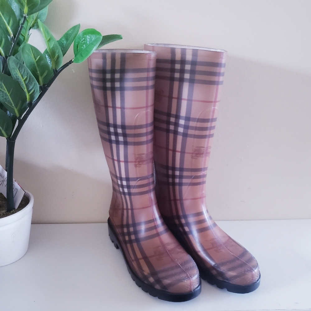 BURBERRY Haymarket Classic Nova Check Tall Rainboots - 6 /39 (EUC)